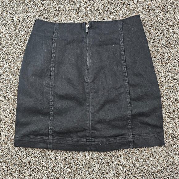 Wild Fable Womens Sz 4 Mini Skirt Black Denim Zip Up Back - Picture 3 of 3